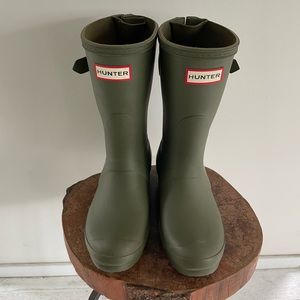 Hunter women’s olive green mid calf rain boots